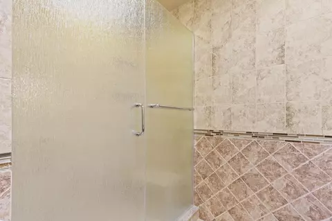 Bath - 232 E River Park Dr, Jupiter, FL 33477 photo 4 of 4
