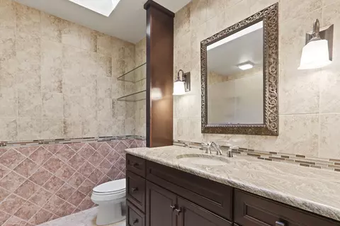 Bath - 232 E River Park Dr, Jupiter, FL 33477 photo 3 of 4