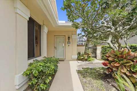 Exterior - 232 E River Park Dr, Jupiter, FL 33477 photo 3 of 9