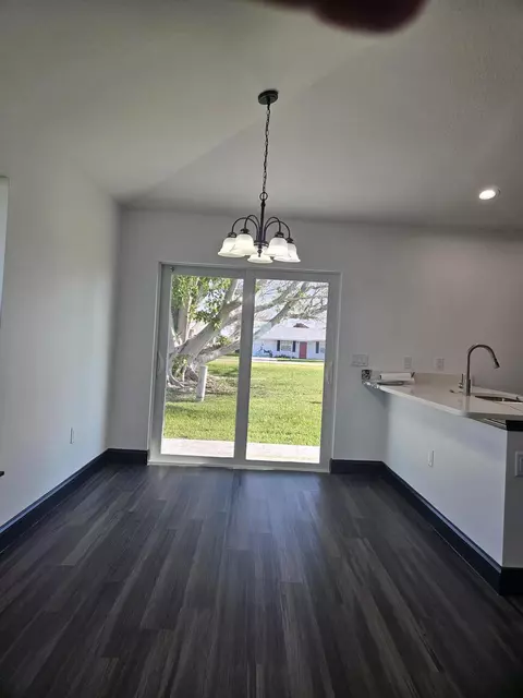 Dining - 5101 SE 43rd Trce, Okeechobee, FL 34974 photo 1 of 1
