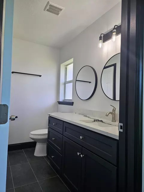 Bath - 5101 SE 43rd Trce, Okeechobee, FL 34974 photo 2 of 3
