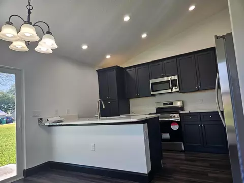 Kitchen - 5101 SE 43rd Trce, Okeechobee, FL 34974 photo 1 of 5