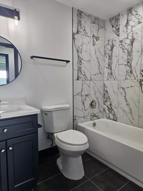Bath - 5101 SE 43rd Trce, Okeechobee, FL 34974 photo 1 of 3