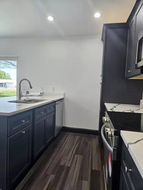 Kitchen - 5101 SE 43rd Trce, Okeechobee, FL 34974 photo 5 of 5