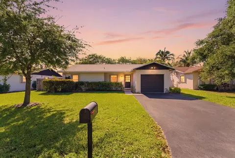 2428 NW 98th Ln, Coral Springs, FL 33065