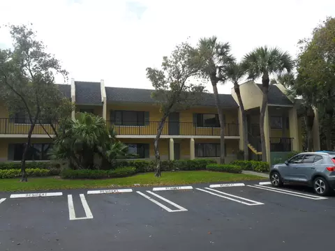 410 Meadows Cir #410, Boynton Beach, FL 33436