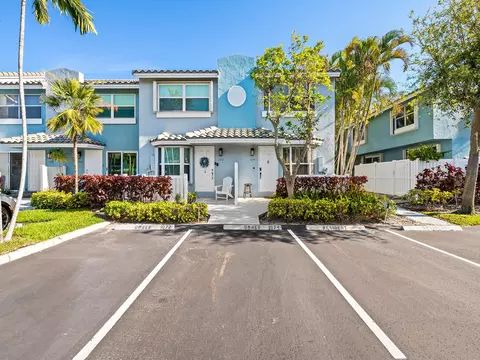 1074 Jeffery St, Boca Raton, FL 33487