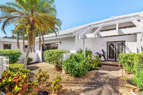 35 Estate Dr, Boynton Beach, FL 33436