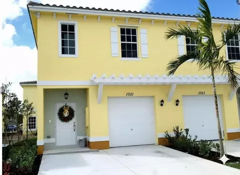 1021 NW 40th Ter, Lauderhill, FL 33313