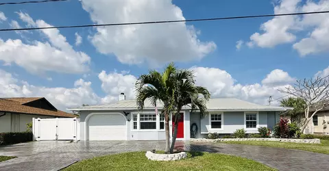141 NE Sagamore Ter, Port Saint Lucie, FL 34983