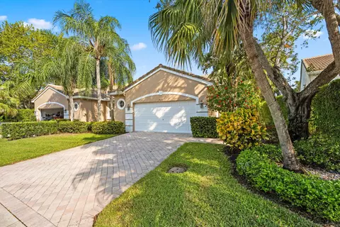 4657 Carlton Golf Dr, Lake Worth, FL 33449