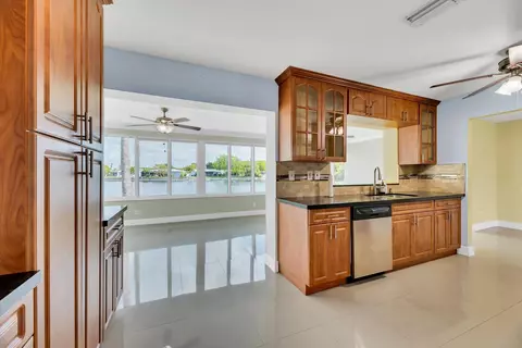 6705 NW 58th Ct, Tamarac, FL 33321