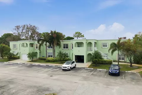2074 SE Wild Meadow Cir, Port Saint Lucie, FL 34952