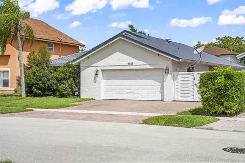 9651 SW 9th Ct, Pembroke Pines, FL 33025