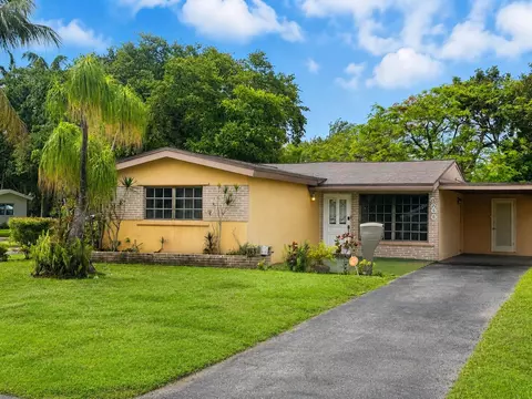 6600 Allen St, Hollywood, FL 33024