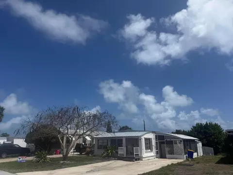8479 SEagle Ave, Hobe Sound, FL 33455