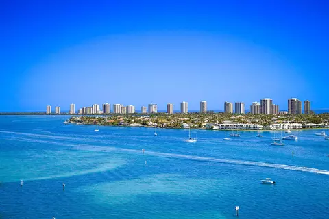 2640 Lake Shore Dr #1416, Riviera Beach, FL 33404