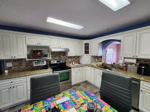 Kitchen - 1177 Lisa Ln, Okeechobee, FL 34974 photo 1 of 1