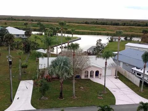 1177 Lisa Ln, Okeechobee, FL 34974