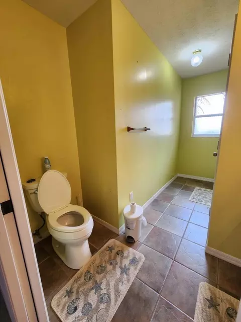 Bath - 1177 Lisa Ln, Okeechobee, FL 34974 photo 4 of 4