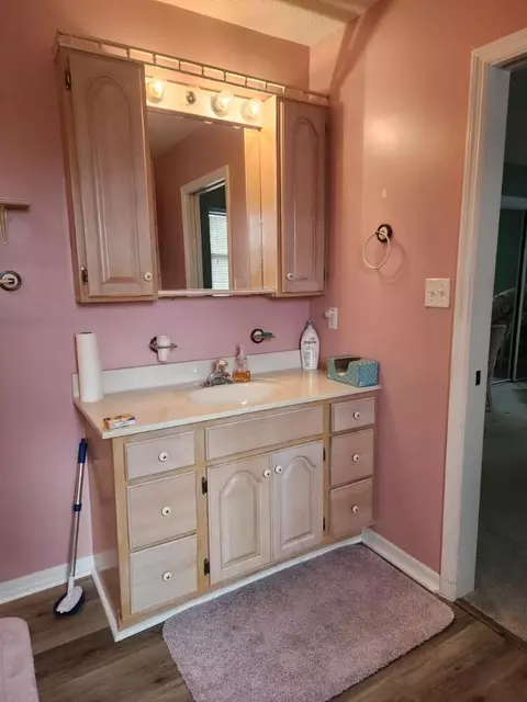 Bath - 1177 Lisa Ln, Okeechobee, FL 34974 photo 2 of 4