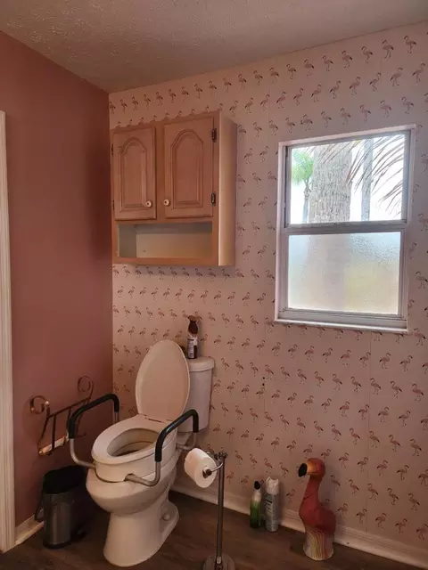 Bath - 1177 Lisa Ln, Okeechobee, FL 34974 photo 3 of 4