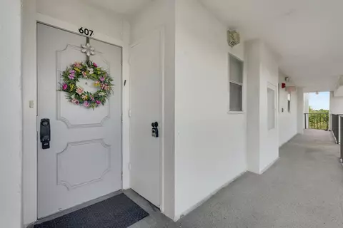 3597 Birdie Dr #607, Lake Worth, FL 33467