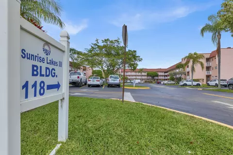 9401 Sunrise Lakes Blvd #311, Sunrise, FL 33322