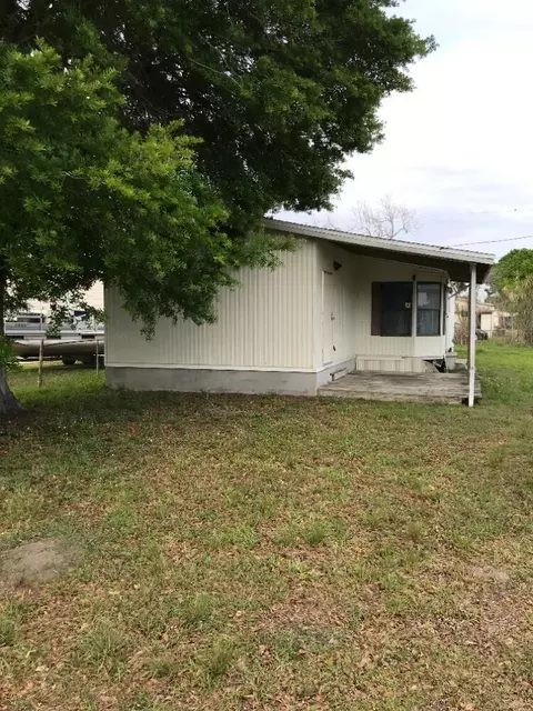 1095 Casey Ln, Okeechobee, FL 34974