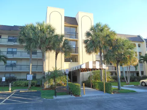 150 Lake Nancy Ln #320, West Palm Beach, FL 33411