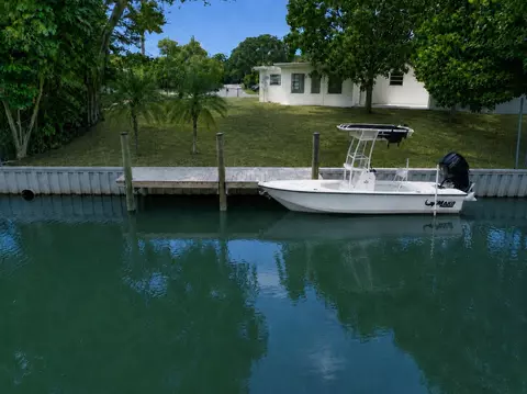 7500 W Lake Dr, Lake Clarke Shores, FL 33406