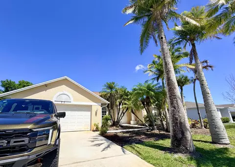 751 SE Starflower Ave, Port Saint Lucie, FL 34983
