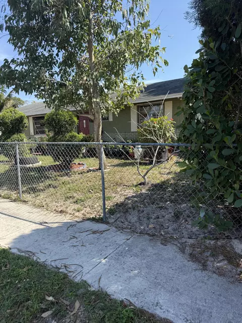 4776 Chariot Cir, Greenacres, FL 33463