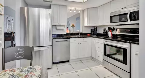 7610 NW 18th St #205, Margate, FL 33063