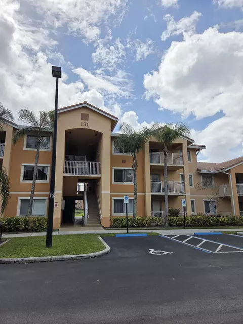 131 SW Palm Dr #206, Port Saint Lucie, FL 34986