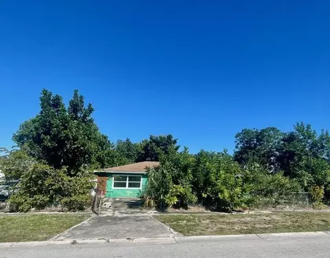 3106 Tropic Blvd, Fort Pierce, FL 34946