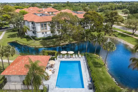 7370 Orangewood Ln #302, Boca Raton, FL 33433