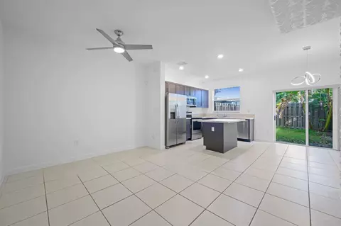 2739 SE 17th St, Homestead, FL 33035