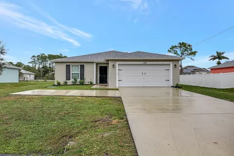 577 NW Floresta Dr, Port Saint Lucie, FL 34983
