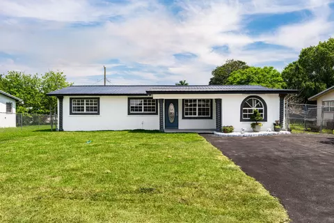 933 SE 2nd St, Belle Glade, FL 33430