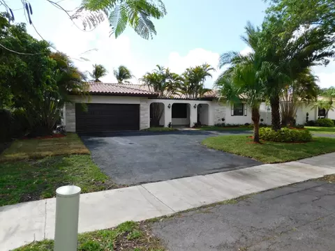 21411 Highland Lakes Blvd, Miami, FL 33179