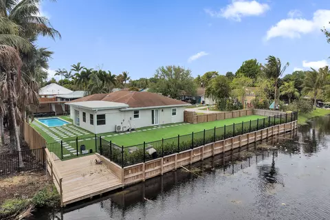 3268 Sapphire Rd, Lake Worth, FL 33462
