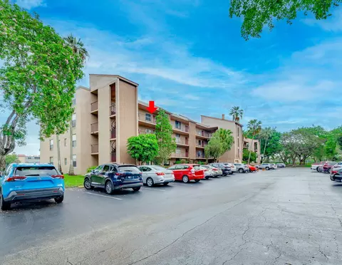 7301 NW 1st St #402, Margate, FL 33063