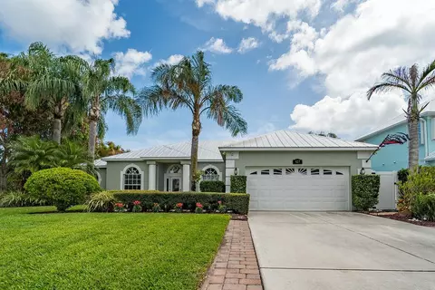 527 NW Bellworth Pl, Jensen Beach, FL 34957