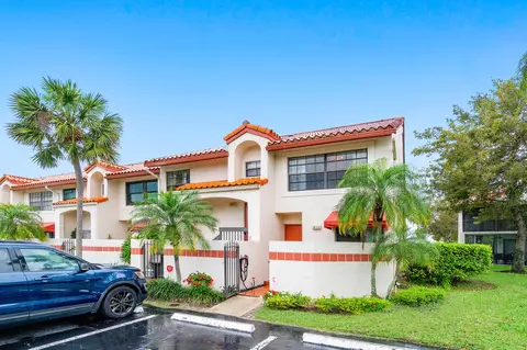 312 Liberty Ct, Deerfield Beach, FL 33442