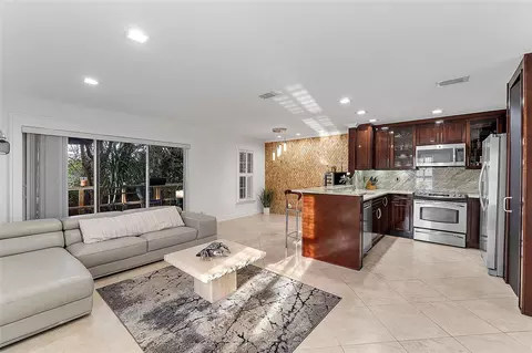 3221 NE 16th St #100, Pompano Beach, FL 33062