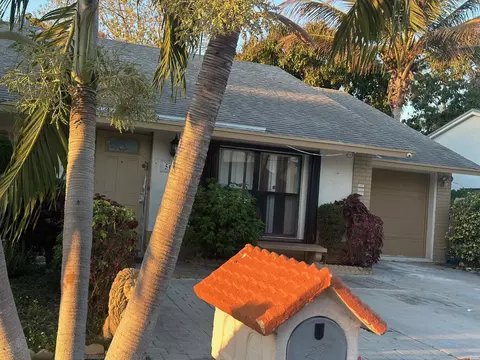 5654 E Ithaca Cir E, Lake Worth, FL 33463