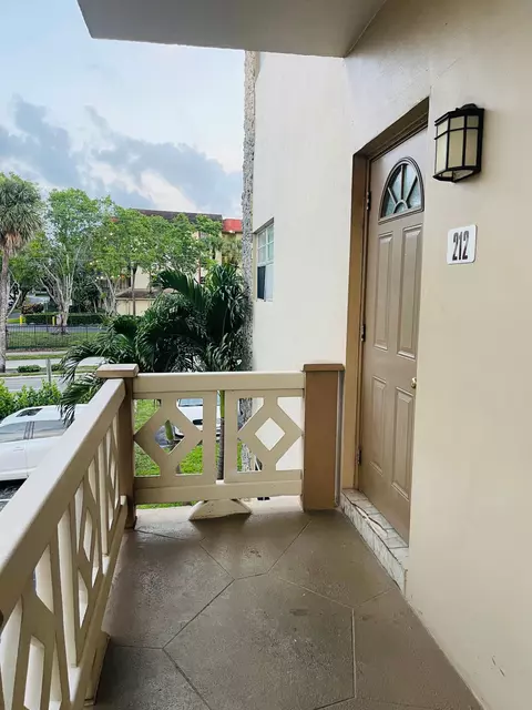 5051 W Oakland Park Blvd W UNIT E212, Lauderdale Lakes, FL 33313