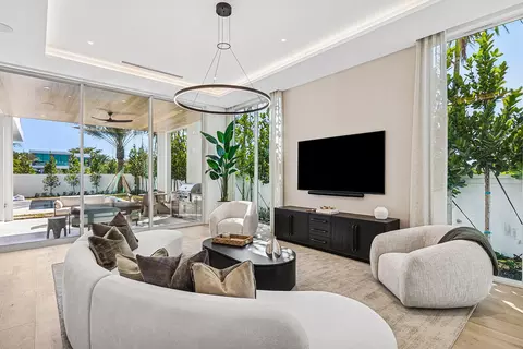 330 Grove Pl, Delray Beach, FL 33444