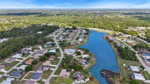 5902 NW Tyrol Ct, Port St Lucie, FL 34983